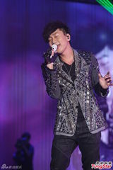 组图：严爵挑战唱跳险破音 林俊杰压轴热舞