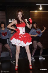 组图：安心亚彩排舞蹈大秀性感舞姿