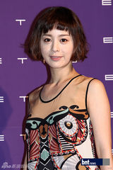 组图：韩国笑星名模齐聚亮相慈善时装秀