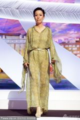 组图：日本女导演河濑直美纱裙飘逸