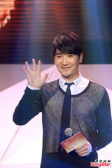 组图：马海生变轻熟男再出辑 不排斥未婚生子