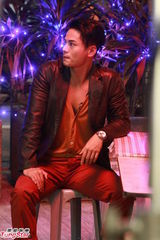 组图：罗仲谦演陈浩南秀胸肌 庄思敏湿吻女同志