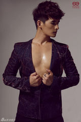 组图：至上励合张远真空上阵演绎神秘性感