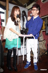 组图：宇珩相隔四年发专辑 马来帮光良戴佩妮祝贺