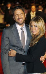 幻灯：《赏金猎手》首映 巴特勒安妮斯顿宛若情侣