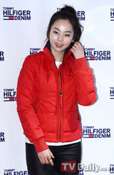 组图：Wonder Girls昭熙办粉丝签名会 造型惹人爱