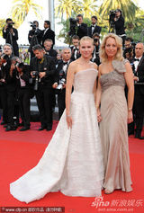 幻灯图集：《公平游戏》首映 娜奥米-瓦茨白色长裙