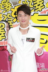 组图：黄宗泽当老板卖生蚝 自曝投资7位数