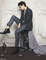 组图：李敏镐冷酷写真公开 秀胸肌展魅力