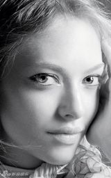 高清组图：阿曼达-塞弗里德最新性感写真