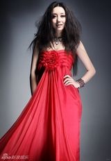 组图：唐雯“中国红”写真大片 性感妖娆霸气十足