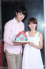 组图：丁当庆生遭恶整 崩溃痛哭成泪人儿