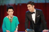 组图：崔始源范晓萱携手颁发最佳原创音乐奖