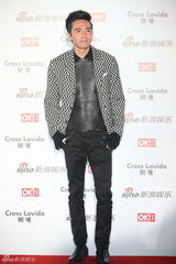 组图：众星亮相街拍盛典 王珞丹运动吴奇隆酷帅