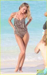 组图：超模坎蒂丝比基尼诱惑大秀热辣曲线