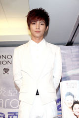 高清图：炎亚纶百万代言保养品 透露正筹备个人专辑