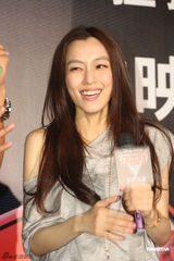 组图：范范黑人参加慈善首映 造人计划顺其自然