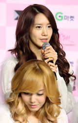 高清图：少女时代倾情开唱 载歌载舞活力四射