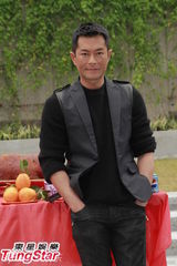 组图：《扫毒》古天乐误伤刘青云脑袋