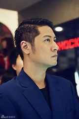 组图：任重现身某品牌活动 匆匆现身避谈姚笛