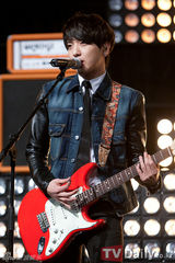 组图：韩国某节目现场公开 SHINee力压BigBang夺冠