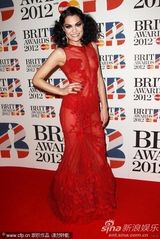 组图：Jessie J透视裙极尽诱惑 登台为火星哥颁奖