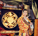 组图：于毅加盟《王的女人》 手制华服彰显霸气