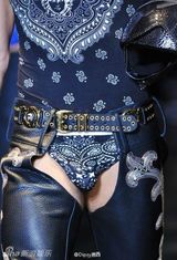 组图：时装周奇葩男士内裤外穿 遭吐槽：开裆裤