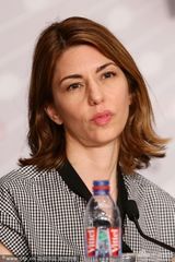 组图：《珠光宝气》发布会 艾玛沃森成焦点