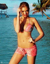 高清组图：超模凯特-阿普顿比基尼写真秀丰胸