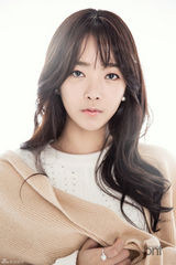 高清组图：裴涩琪白裙黑蕾丝大秀清纯性感魅力