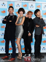 组图：韩星郑佳恩金元俊等宣传《让人吃惊的故事》