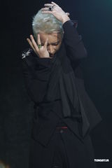 组图：白发韩庚夺目助阵《静距离》三周年