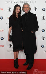 幻灯图：群星齐聚电影节之夜活动 布吉特举止出位