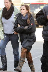 组图：罗素-克劳与艾玛-沃森现身《诺亚》片场