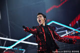 组图：萧敬腾雨神封号再显灵 南京飘雨激情开唱