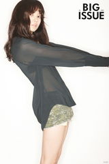 组图：韩国演员尹胜雅拍时尚写真清新自然