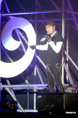 高清组图：黄晓明香港性感开秀 无惧广东话不标准被