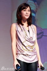 幻灯图：徐静蕾余男田原出席商业活动