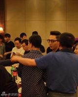 组图：田朴珺现身好声音庆功宴 张惠妹吻学员