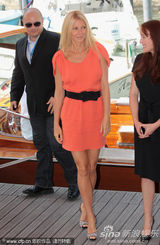 组图：格温妮丝·帕特洛亮相《传染病》记者会 