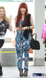 组图：少女时代分队泰蒂徐赴美参加SM巡演亮相机场