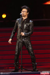 组图：汪峰中歌榜连唱三首飙高音high翻全场