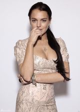 幻灯图：林赛-罗韩素色写真曝光 烟熏妆难掩衰老