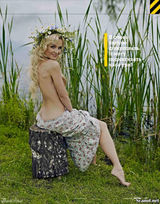 组图：俄美女歌手波莉娜全裸大片秀发掩胸