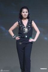 组图：杨千嬅丁子高上海同台走秀 麻辣十足秀恩爱