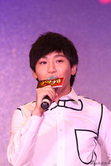 组图：《光辉岁月》首映群雄聚首 狄龙耍长枪