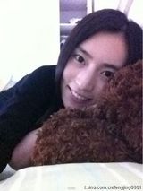 组图：疑似李亚鹏激吻女私照 容貌清纯可人