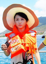 组图：曹颖《纵横四海》领衔演绎热带风情