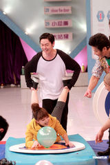 幻灯图:李思捷联手陈山聪等《奖门人》笑声不断 